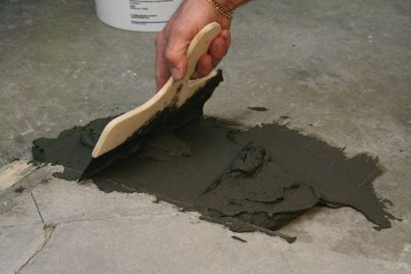 Как положить линолеум на бетонный пол? с фото