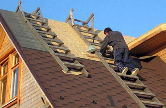 Как сделать лестницу для работы на крыше своими руками - фото