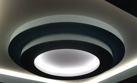 Многоуровневые потолки с подсветкой: варианты оформления - фото