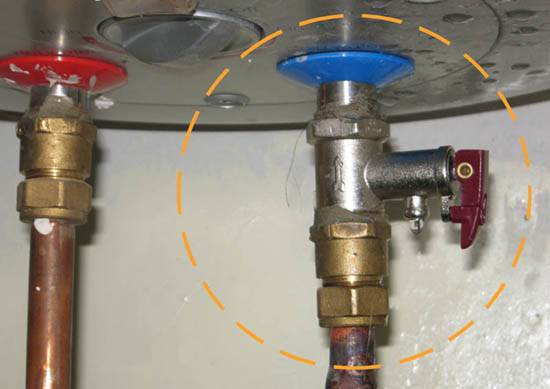 Обратный клапан для водонагревателя (бойлера): для чего нужен и как им поль ... - фото