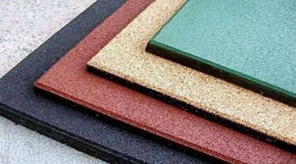 Тротуарная резиновая плитка: характеристики, область применения, преимущества и недостатки, особенности и этапы укладки на бетонное и грунтовое основание с фото