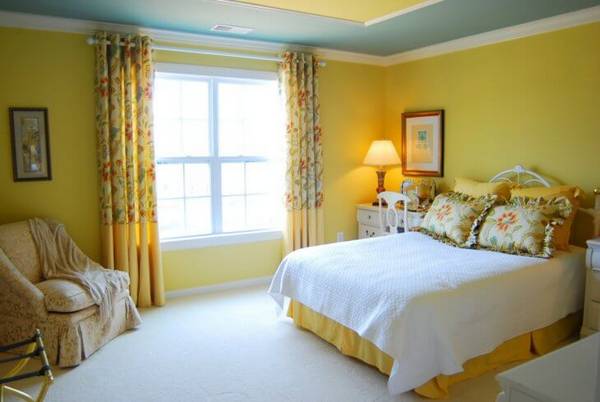 Цвет стен в спальне, приятный для отдыха - фото