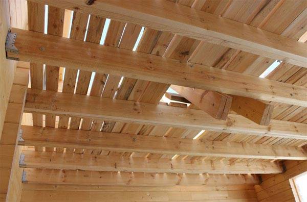 В деревянном доме утепляем потолок: способы - фото